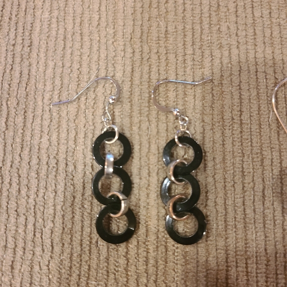 Costume dangle earrings - Picture 2 of 3